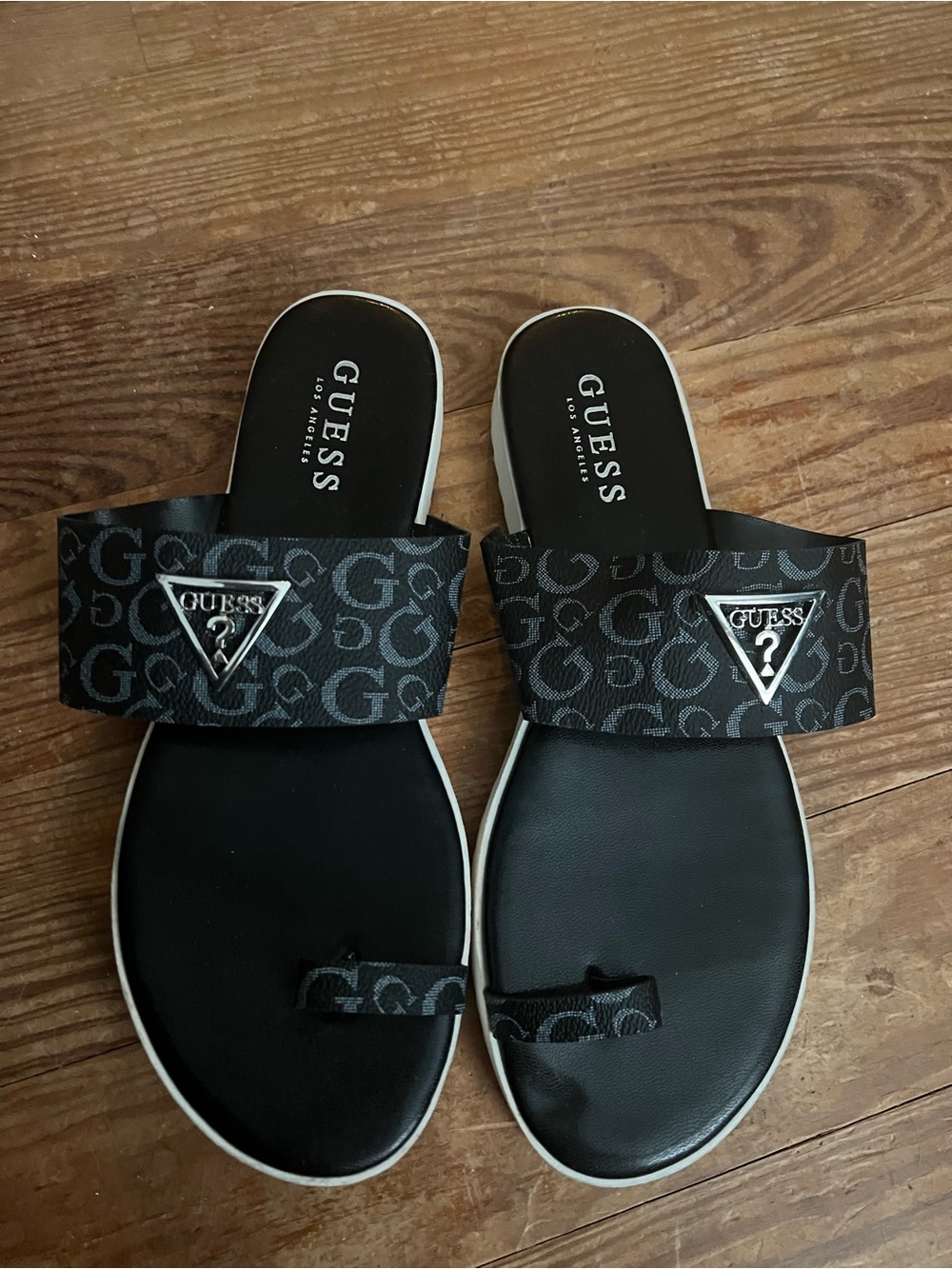 Guess Black Monogram Toe-Loop Slide Sandals EUC